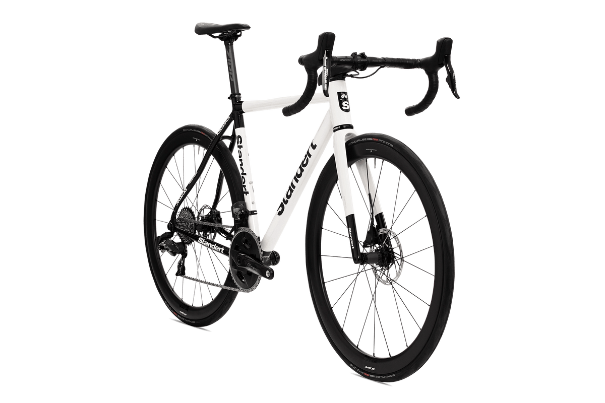Kreissäge Yang White Road Bike with Scope S4 Wheels